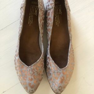 Trendy Toms Flats